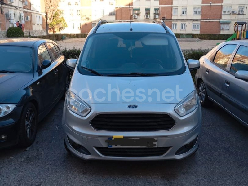 FORD Tourneo Courier 1.0 EcoBoost Titanium