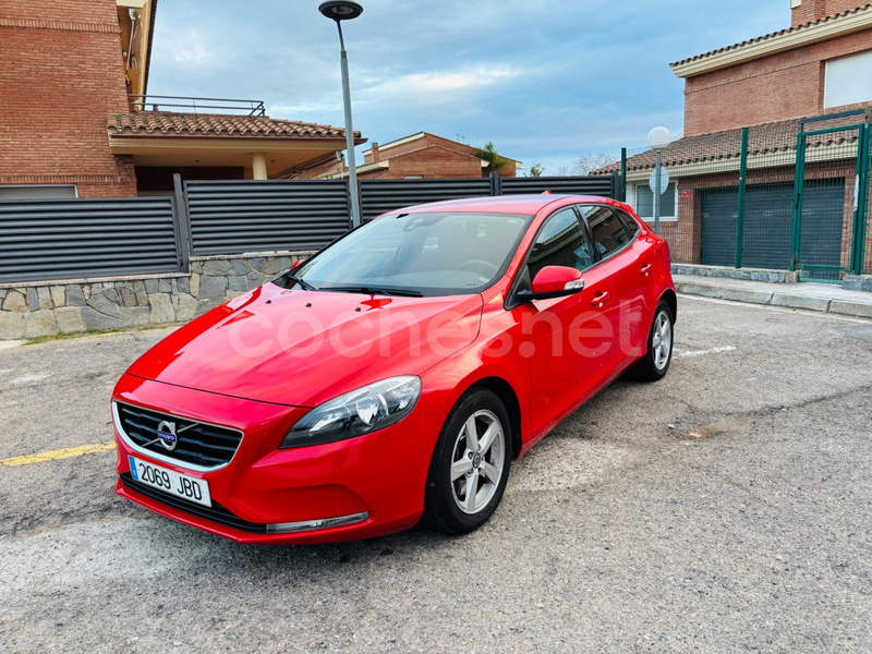 VOLVO V40 2.0 D3 RDesign Kinetic