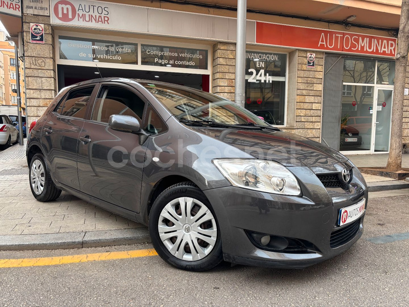 TOYOTA Auris 1.4 VVTi Luna