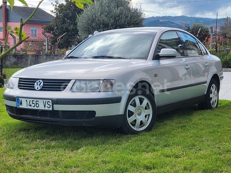 VOLKSWAGEN Passat 1.8 HIGHLINE