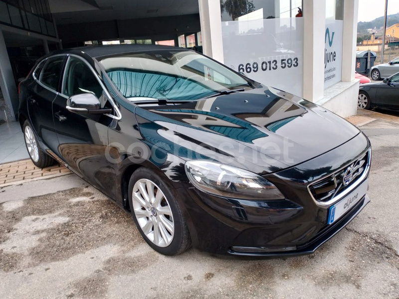 VOLVO V40 1.6 D2 Momentum