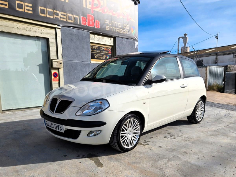 LANCIA Ypsilon 1.2 16v Momo Design