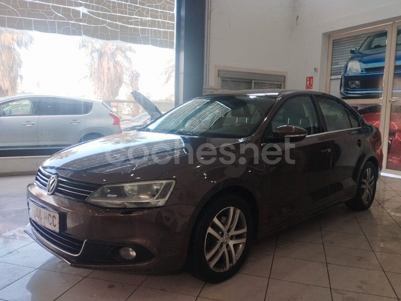 VOLKSWAGEN Jetta 1.6 TDI DSG Sport