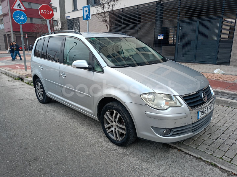 VOLKSWAGEN Touran 2.0 TDI DSG Traveller