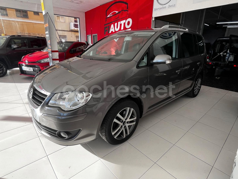 VOLKSWAGEN Touran 2.0 TDI 140 DSG Traveller