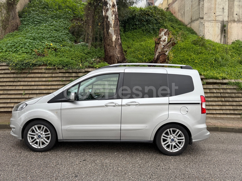 FORD Tourneo Courier 1.0 EcoBoost Titanium