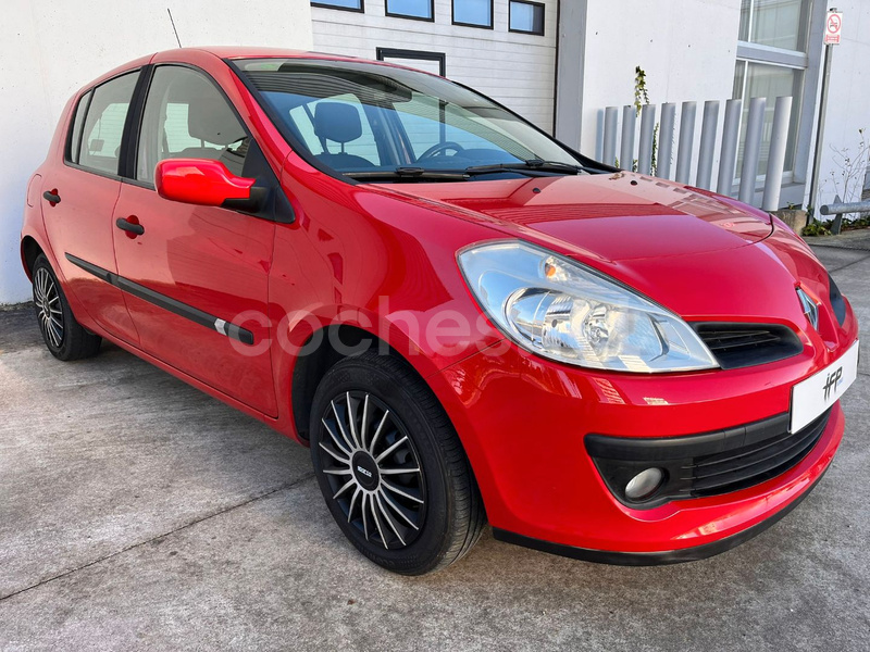 RENAULT Clio Authentique 1.2 16v eco2