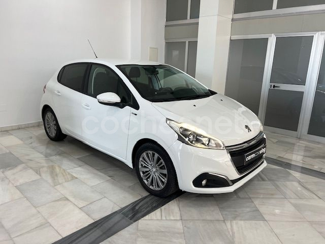 PEUGEOT 208 ALLURE 1.2L PureTech 82