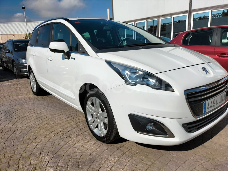 PEUGEOT 5008 Style 1.2 PureTech SS