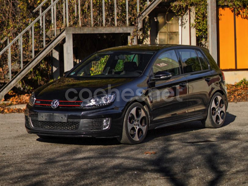 VOLKSWAGEN Golf 2.0 TSI GTI