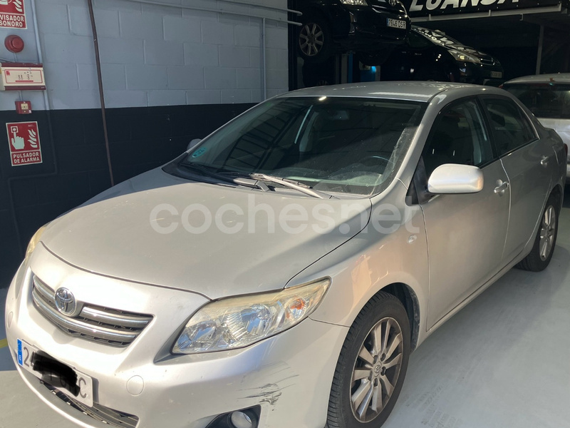 TOYOTA Corolla Sedán 1.6 VVTi Dual Luna