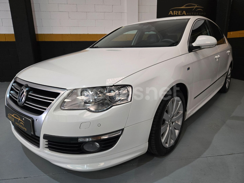 VOLKSWAGEN Passat 2.0 TSI R Line