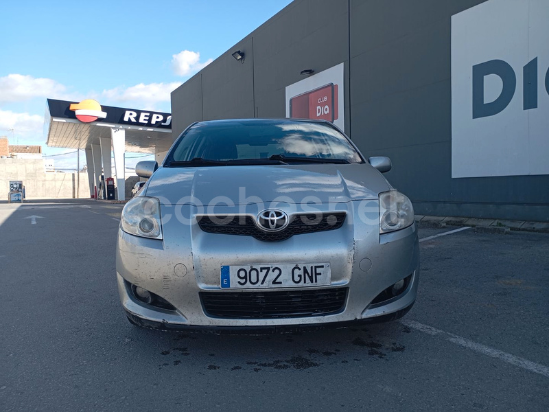 TOYOTA Auris 1.4 VVTi Luna