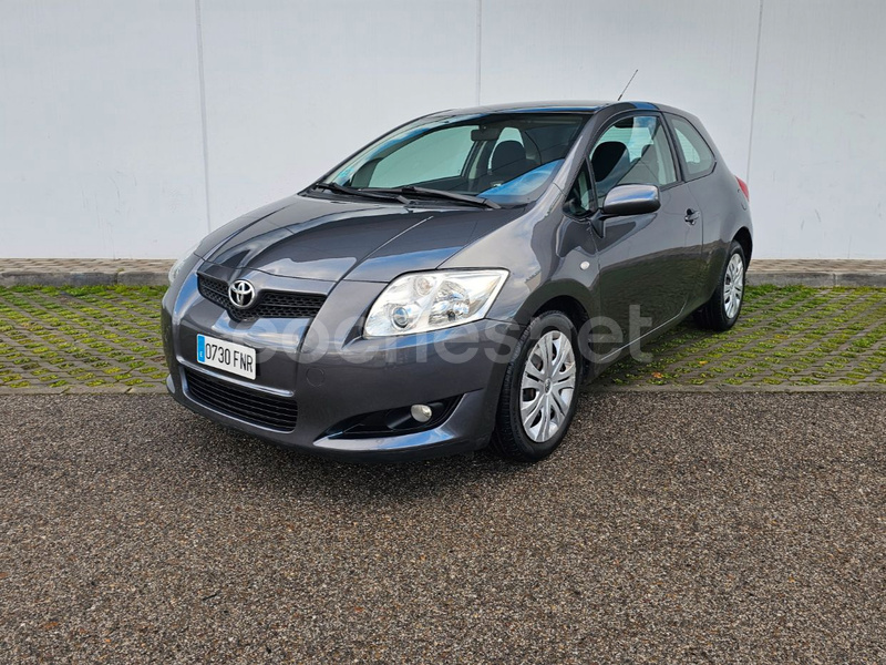 TOYOTA Auris 1.4 VVTi Luna