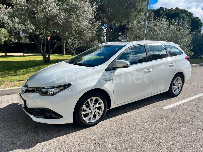 TOYOTA Auris 1.8 140H Active Touring Sports