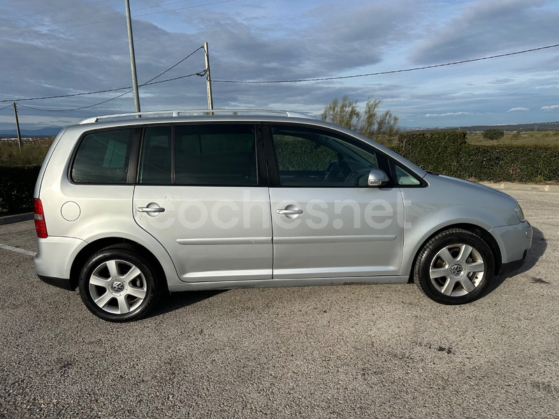 VOLKSWAGEN Touran 2.0 TDI ADVANCE