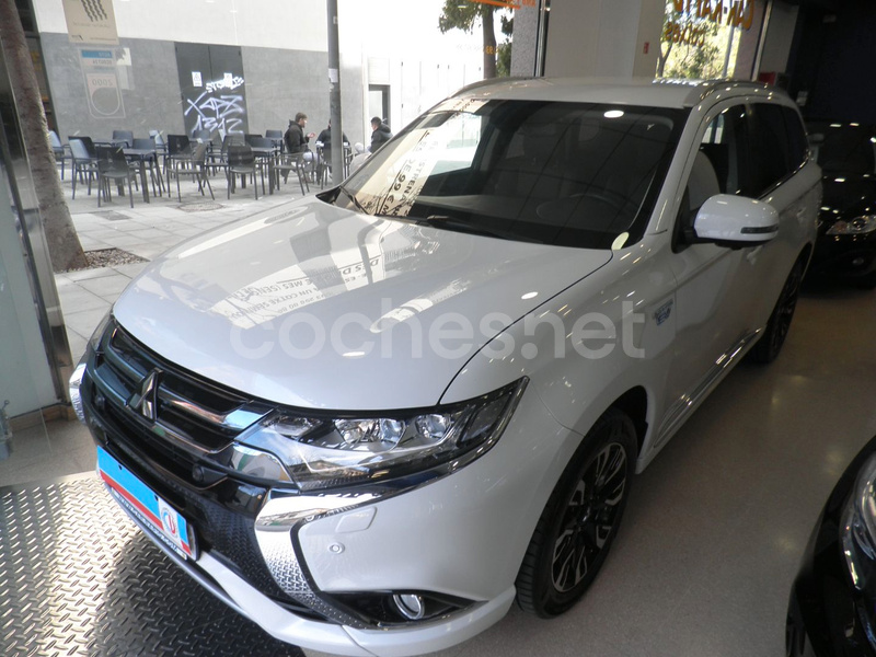 MITSUBISHI Outlander 2.0 PHEV Kaiteki Auto 4WD