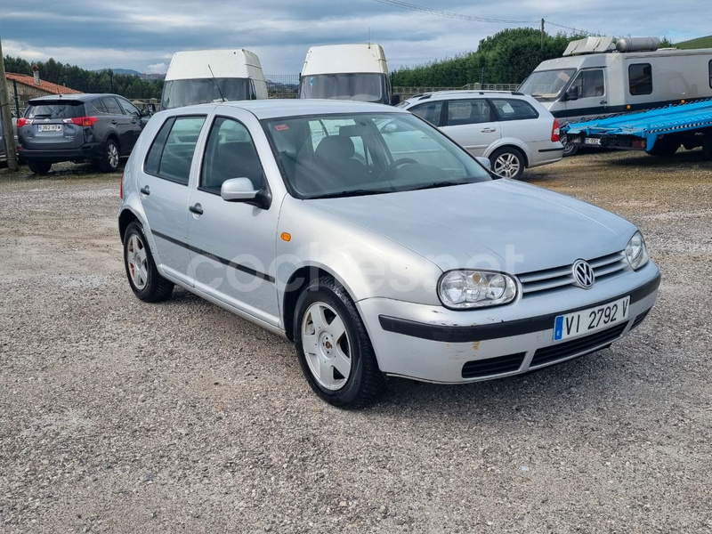 VOLKSWAGEN Golf 1.6 CONCEPTLINE AUTO