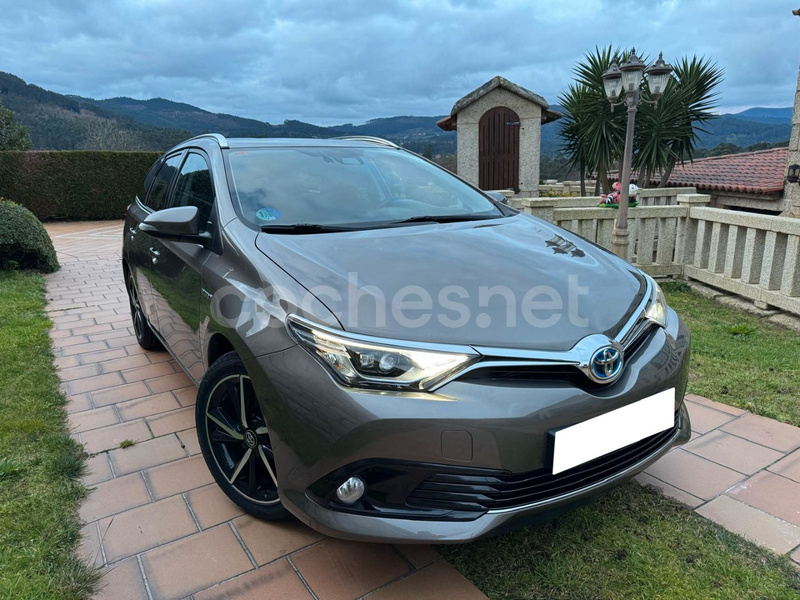 TOYOTA Auris 1.8 140H Feel Touring Sports