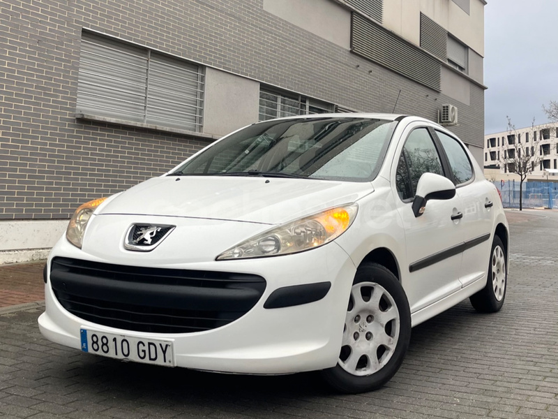 PEUGEOT 207 Confort 1.4 HDI 70