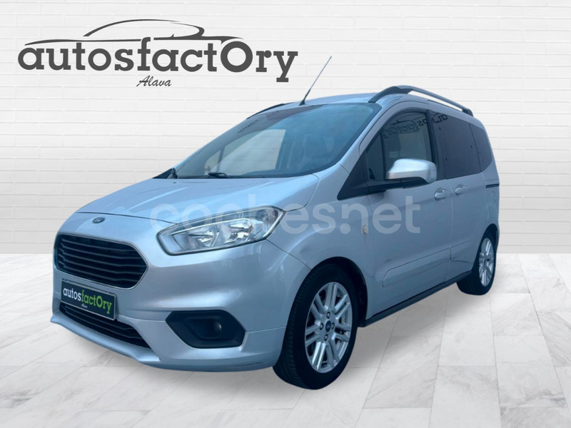FORD Tourneo Courier 1.0 EcoBoost Titanium