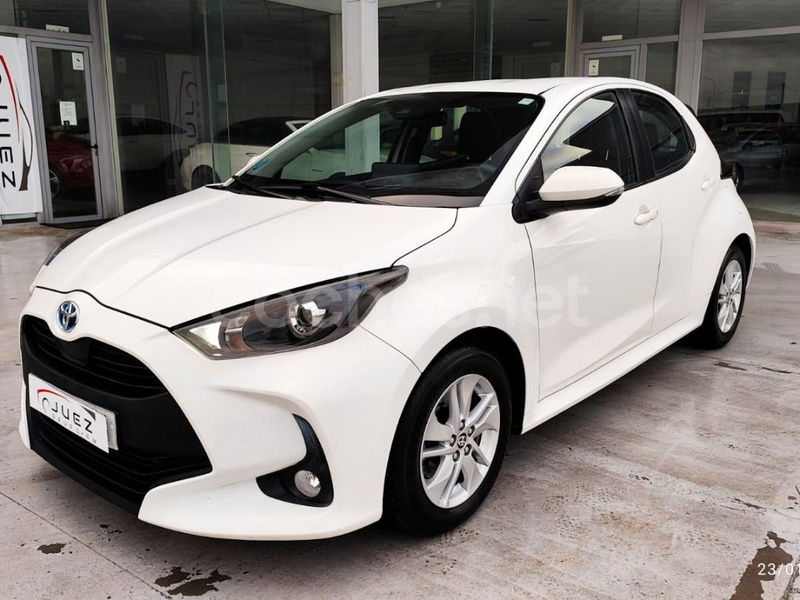 TOYOTA Yaris 1.5 120H Business Plus