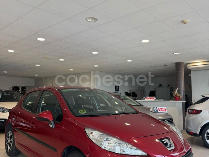 PEUGEOT 207 Confort 1.4 HDI 70