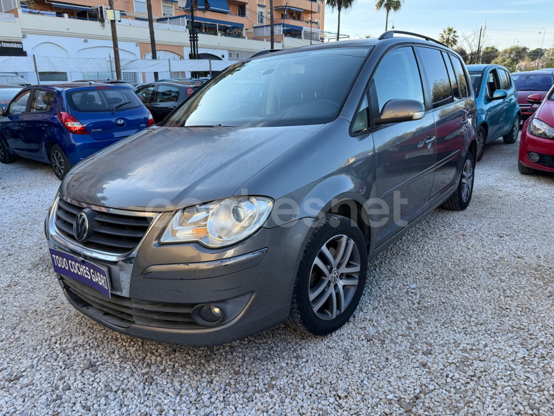 VOLKSWAGEN Touran 1.6 102 Traveller