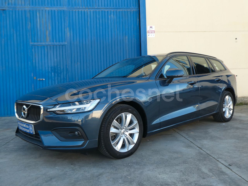 VOLVO V60 2.0 B4 D Momentum Auto