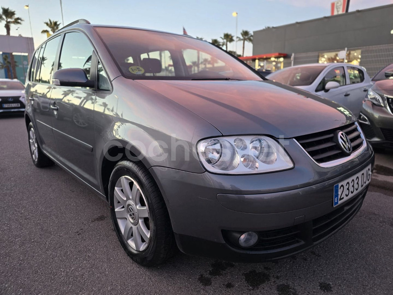 VOLKSWAGEN Touran 1.9 TDI ADVANCE