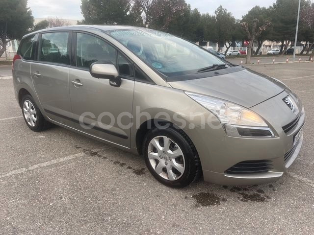 PEUGEOT 5008 Access 1.6 VTi 120