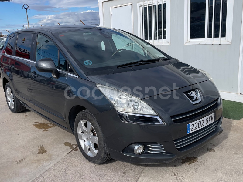 PEUGEOT 5008 Confort 1.6 VTi 120