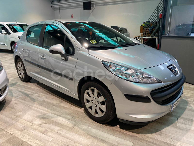 PEUGEOT 207 Confort 1.4 HDI 70