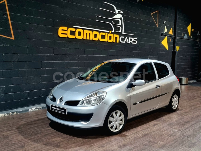 RENAULT Clio Authentique 1.2 16v