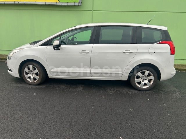 PEUGEOT 5008 Premium 1.6 VTi 120