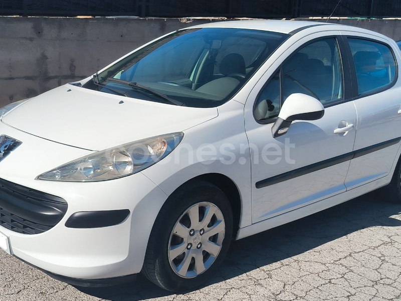 PEUGEOT 207 Confort 1.6 HDI 90