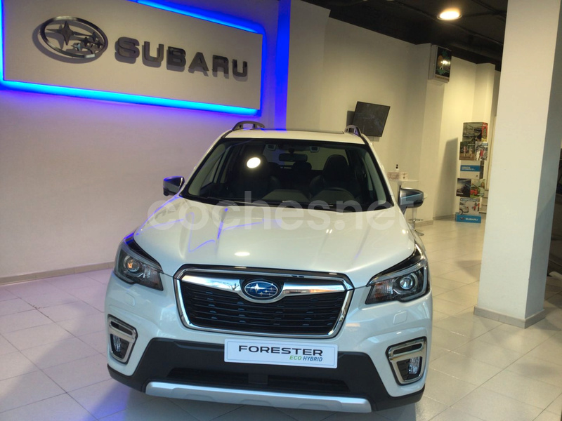 SUBARU Forester 2.0i Hybrid CVT Executive