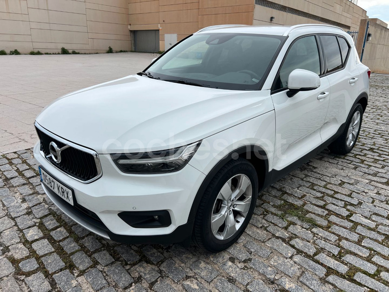 VOLVO XC40 2.0 D3 AWD Momentum Auto