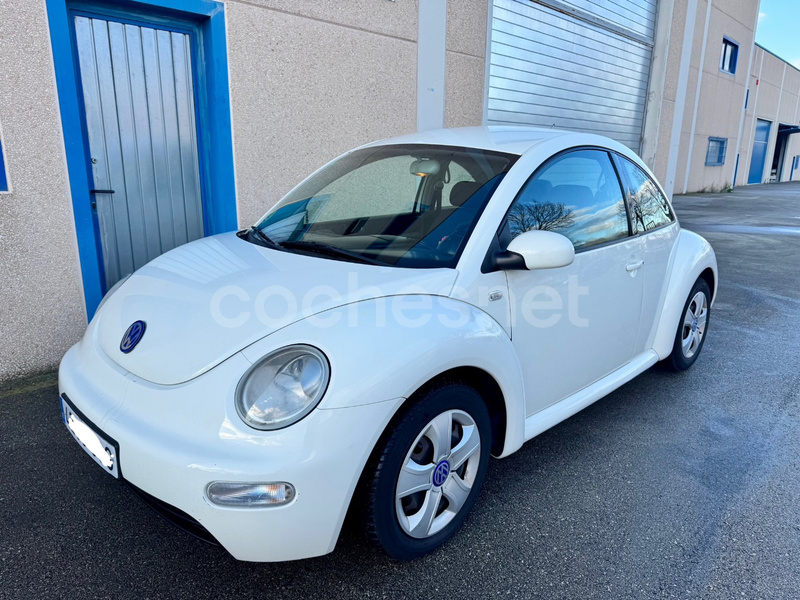 VOLKSWAGEN New Beetle 1.6