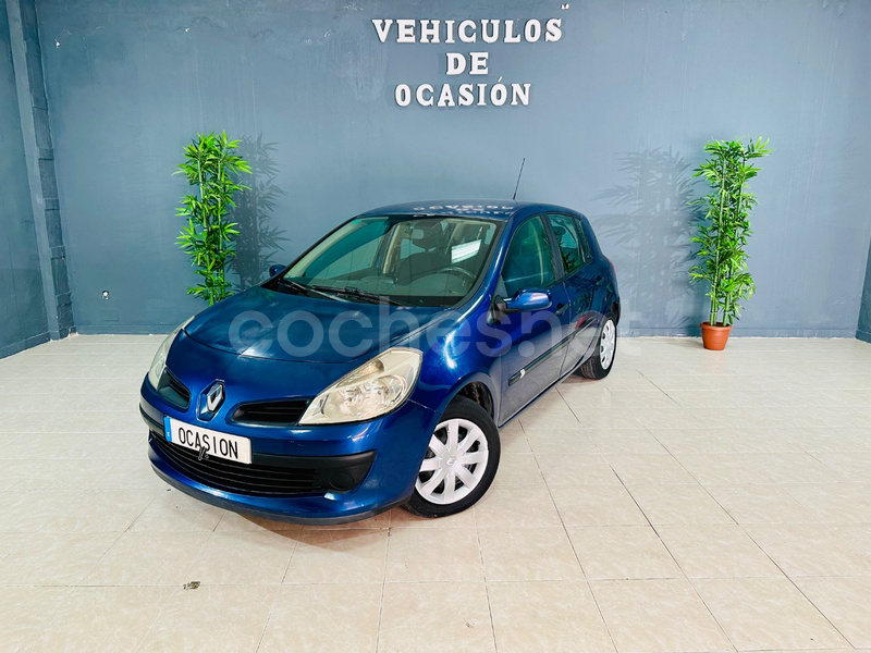 RENAULT Clio Confort Dynamique 1.4 16v