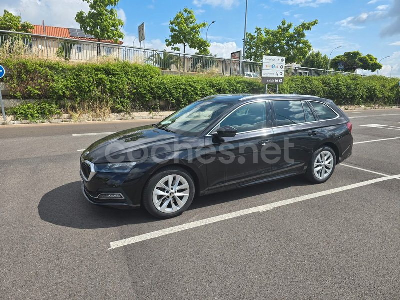 SKODA Octavia Combi 2.0 TDI DSG Style