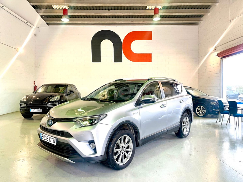 TOYOTA Rav4 2.5l 220H Advance