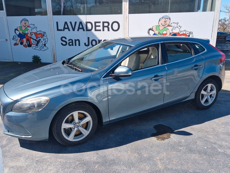 VOLVO V40 2.0 D3 Momentum