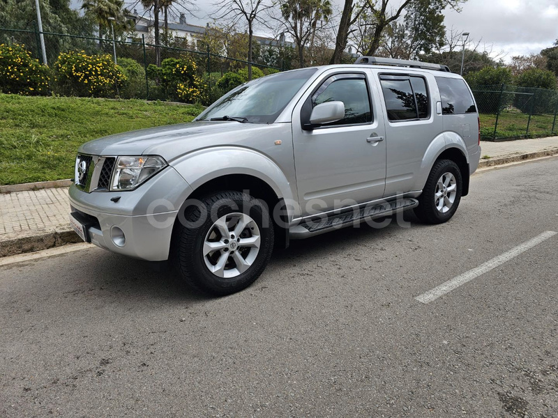 NISSAN Pathfinder 2.5 dCi LE Auto 7 plazas