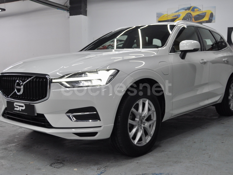 VOLVO XC60 2.0 T8 AWD Momentum Auto