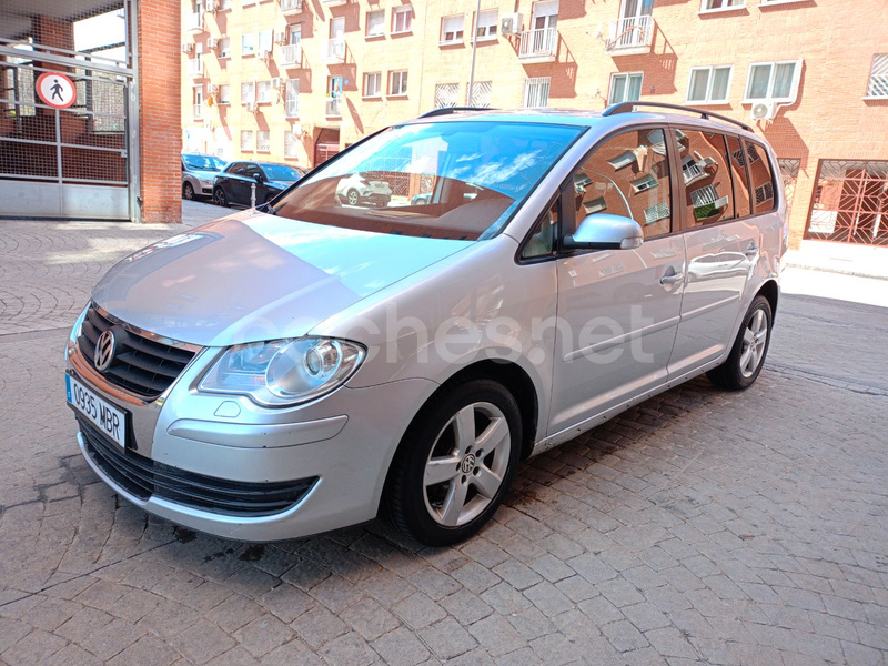 VOLKSWAGEN Touran 1.9 TDI DSG DPF Traveller