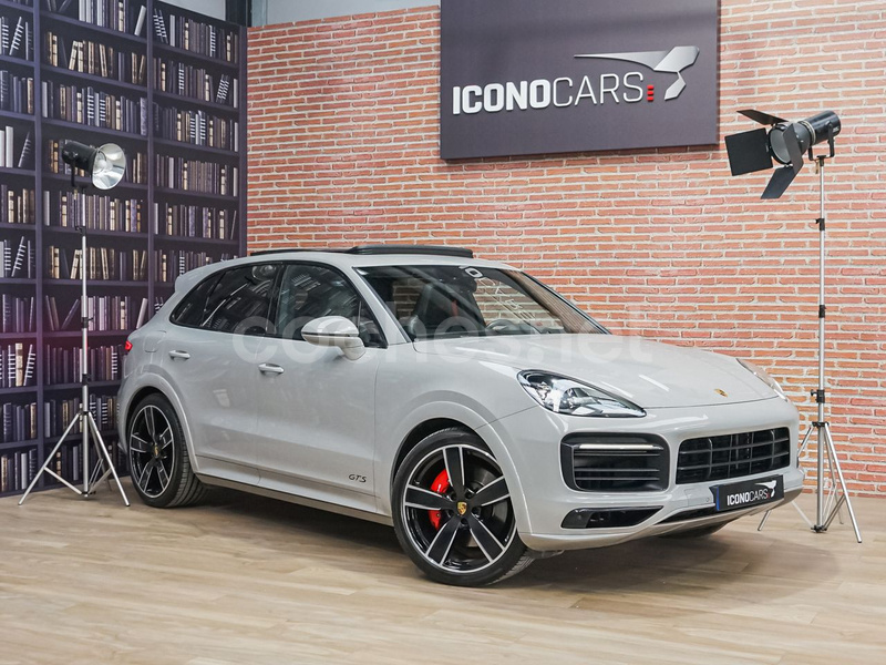 PORSCHE Cayenne GTS