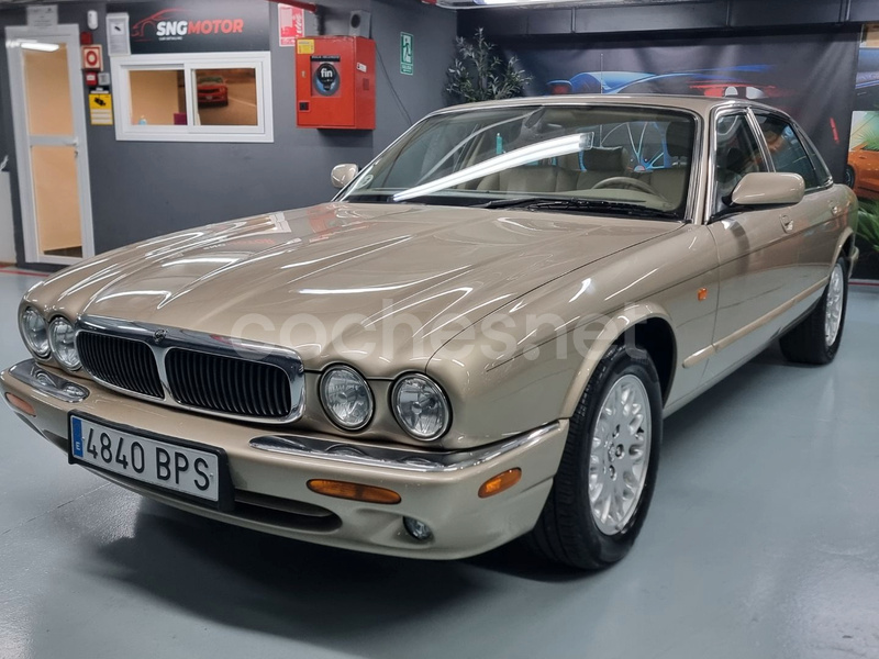 JAGUAR Serie XJ XJ8 3.2 Executive
