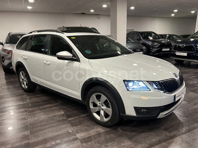 SKODA Scout 2.0 TDI CR DSG 4x4 Scout
