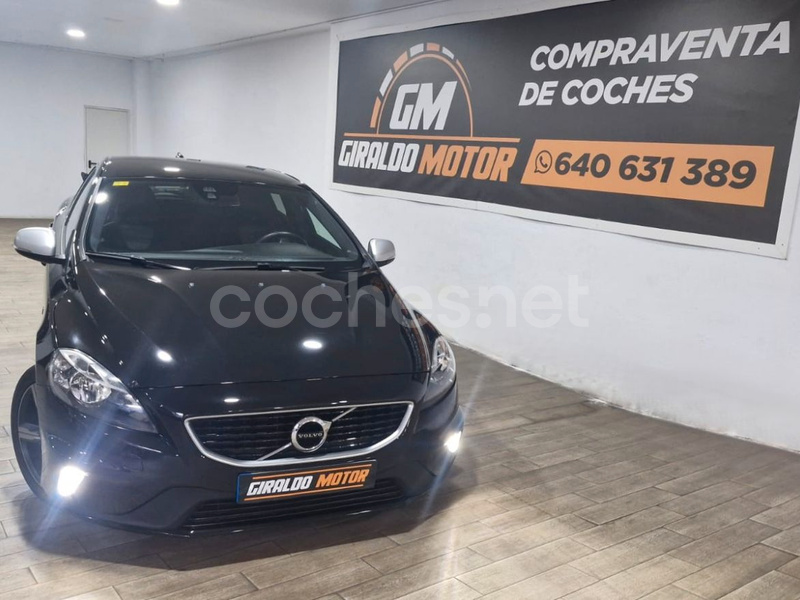 VOLVO V40 2.0 D2 RDesign Momentum